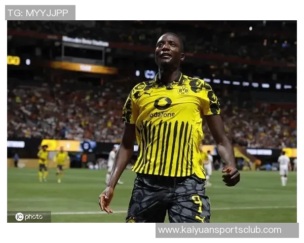 多特前锋吉拉西不满被换下拒绝与教练握手引发热议